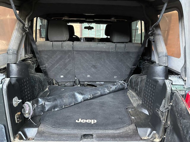 Jeep wrangler unlimited sport 3.8 v6 199pk 2011 - afbeelding 27 van  41