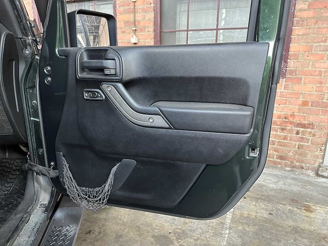 Jeep wrangler unlimited sport 3.8 v6 199pk 2011 - afbeelding 31 van  41