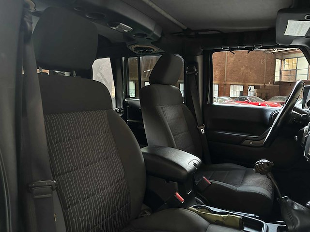 Jeep wrangler unlimited sport 3.8 v6 199pk 2011 - afbeelding 33 van  41
