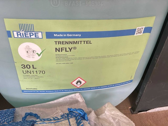 Jerrycan met vloeistoffen (7x) - afbeelding 4 van  5
