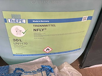Jerrycan met vloeistoffen (7x) - afbeelding 4 van  5
