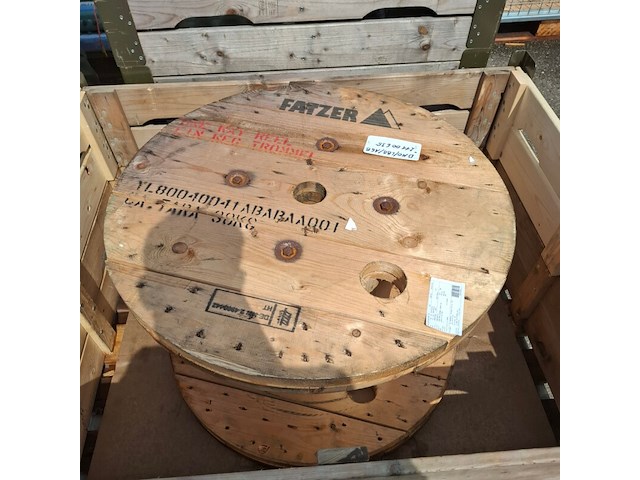Jerrycans en haspel - afbeelding 2 van  7