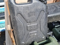 Jerrycans en haspel - afbeelding 5 van  7