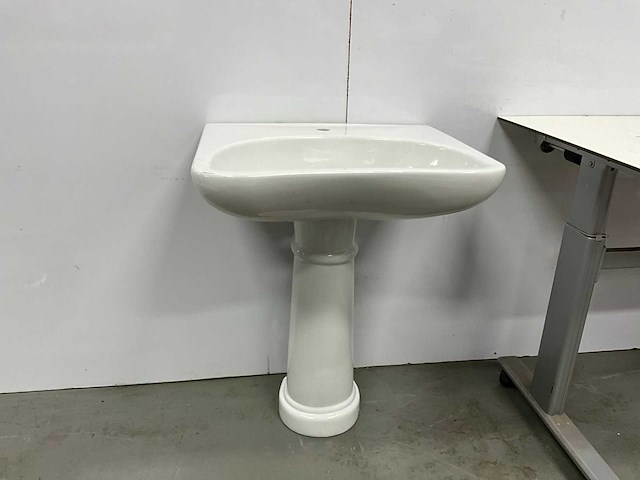 Jika - wastafel 64 cm - afbeelding 1 van  5