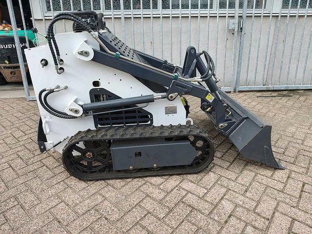 Jining - 2025 - lrt460 - skidsteer loader - afbeelding 9 van  16