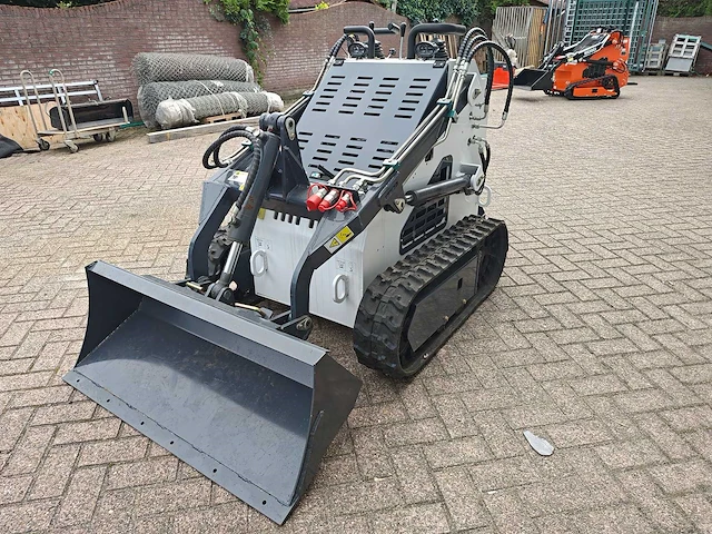 Jining - 2025 - lrt460 - skidsteer loader - afbeelding 12 van  16