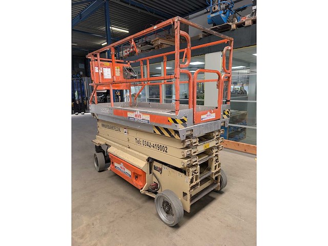 Jlg - 2003 - 2646es - schaarhoogwerker - afbeelding 2 van  6