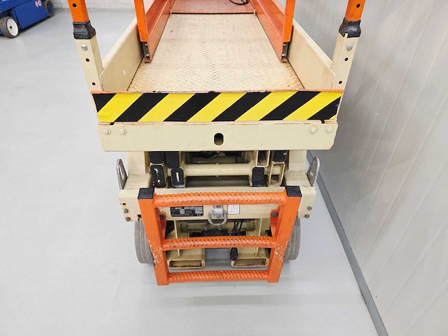 Jlg - 2033 - 8m werkhoogte - hoogwerker - afbeelding 2 van  19