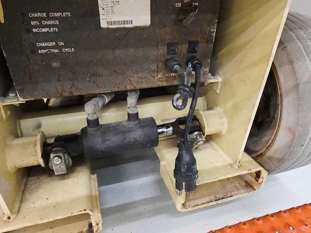 Jlg - 2033 - 8m werkhoogte - hoogwerker - afbeelding 9 van  19