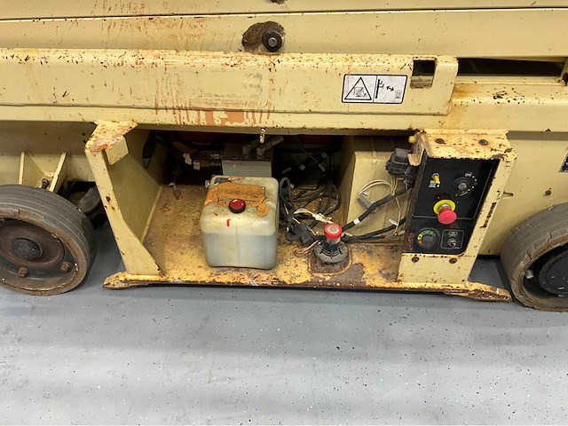 Jlg - hoogwerker - gekeurd - werkhoogte 7.8m - uitschuifbaar tot 2.55m - 277 uur - afbeelding 2 van  13