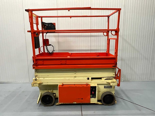 Jlg -6rs - hoogwerker - werkhoogte 7.8m - uitschuifbaar tot 2.55m - 239 uur - schaarhoogwerker - afbeelding 2 van  7
