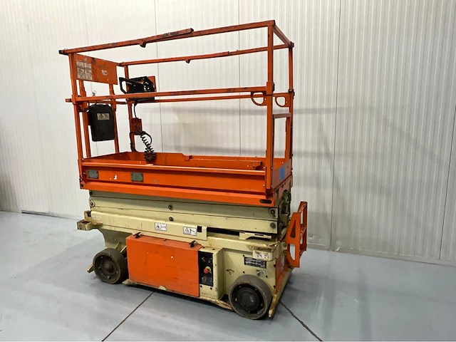 Jlg -6rs - hoogwerker - werkhoogte 7.8m - uitschuifbaar tot 2.55m - 294 uur - schaarhoogwerker - afbeelding 3 van  6