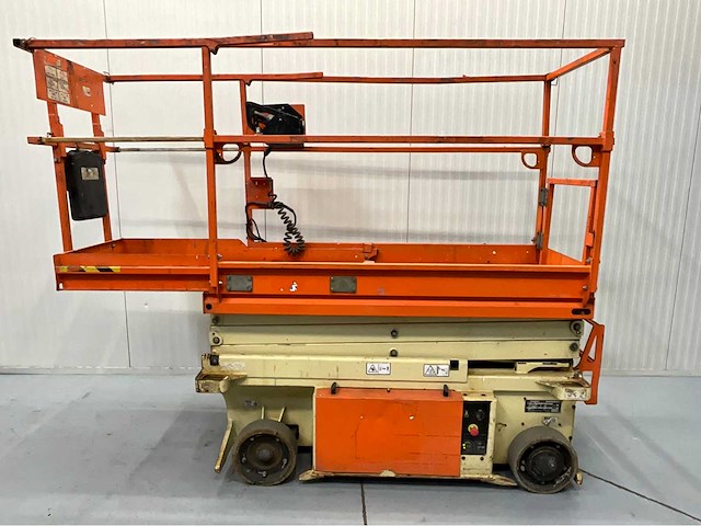 Jlg -6rs - hoogwerker - werkhoogte 7.8m - uitschuifbaar tot 2.55m - 294 uur - schaarhoogwerker - afbeelding 3 van  9