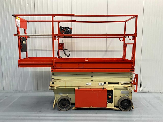 Jlg -6rs - hoogwerker - werkhoogte 7.8m - uitschuifbaar tot 2.55m - 440 uur - schaarhoogwerker - afbeelding 2 van  9