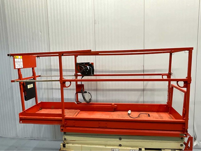Jlg -6rs - hoogwerker - werkhoogte 7.8m - uitschuifbaar tot 2.55m - 440 uur - schaarhoogwerker - afbeelding 5 van  9