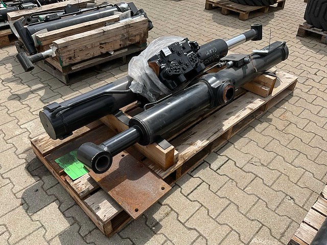 Jlg 1001184500 hydraulische cilinder (2x) - afbeelding 1 van  11