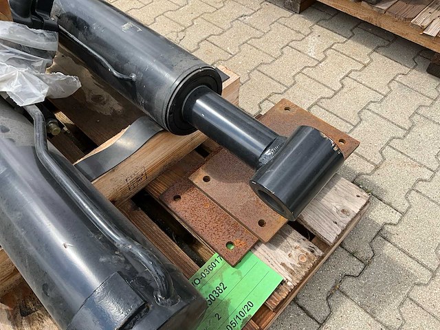 Jlg 1001184500 hydraulische cilinder (2x) - afbeelding 7 van  11