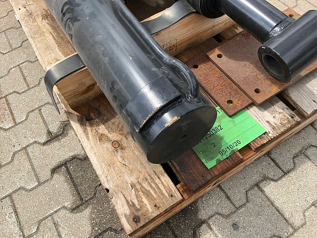 Jlg 1001184500 hydraulische cilinder (2x) - afbeelding 8 van  11