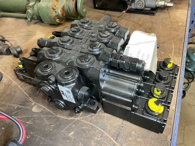 Jlg directional linear valve - afbeelding 1 van  3