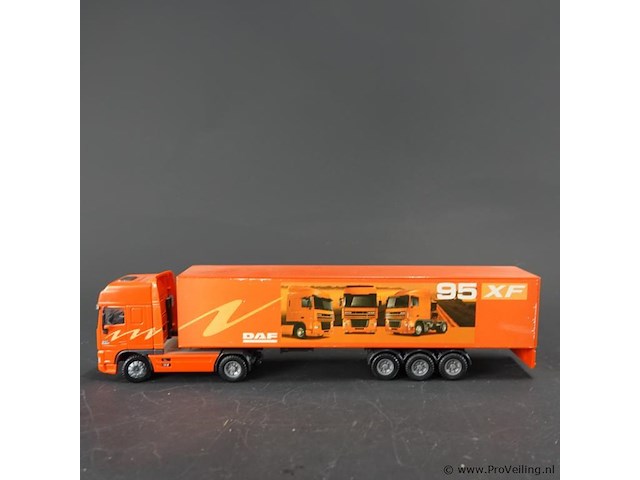 Joal daf 95xf vrachtwagen met gesloten oplegger - afbeelding 2 van  7