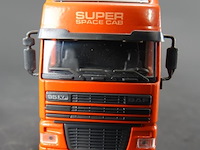 Joal daf 95xf vrachtwagen met gesloten oplegger - afbeelding 5 van  7