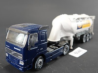 Joal volvo fh12-420 silowagen is uitgevoerd in de kleuren van bandag. - afbeelding 1 van  7