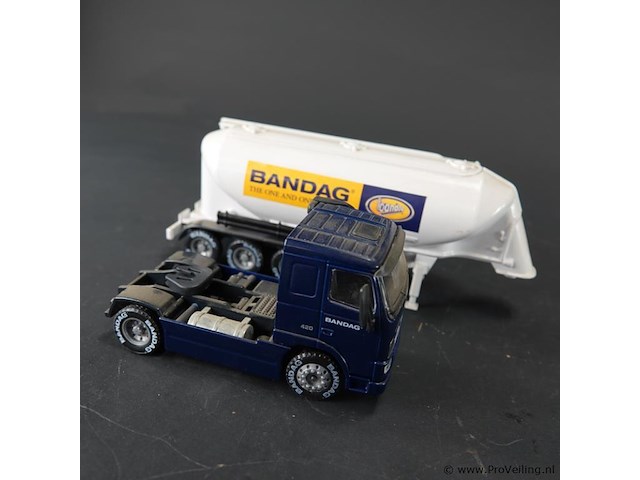 Joal volvo fh12-420 silowagen is uitgevoerd in de kleuren van bandag. - afbeelding 6 van  7