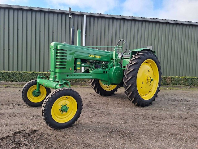 John deere - - tweewielaangedreven landbouwtractor - afbeelding 1 van  11