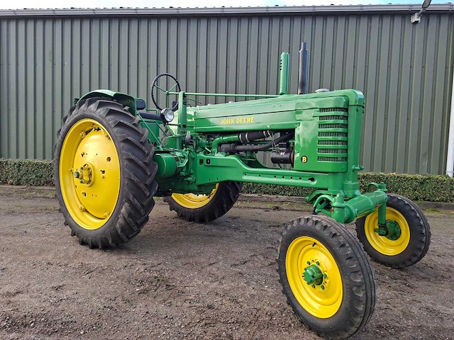 John deere - - tweewielaangedreven landbouwtractor - afbeelding 7 van  11