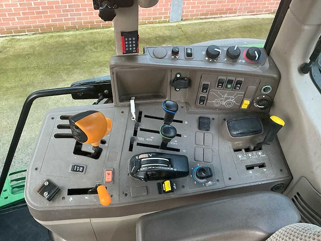 John deere - 2015 - 6150m - vierwielaangedreven landbouwtractor - afbeelding 16 van  33