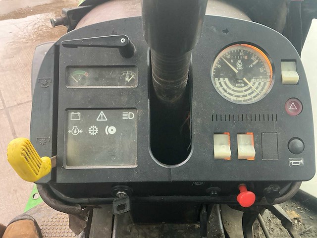 John deere 2250 tweewielaangedreven landbouwtractor - afbeelding 18 van  33