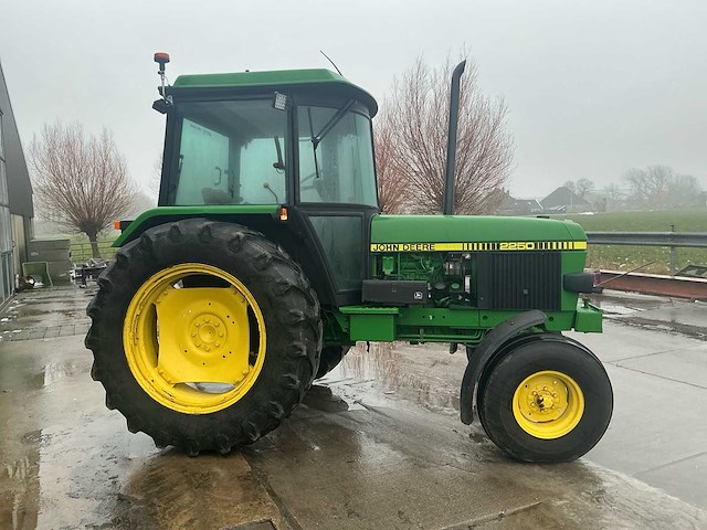 John deere 2250 tweewielaangedreven landbouwtractor - afbeelding 31 van  33