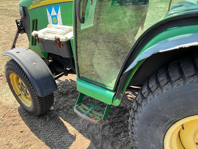 John deere 3520 e hydro smalspoor- en compacttractor - afbeelding 9 van  10