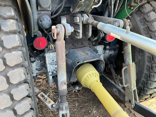 John deere 3520 e hydro smalspoor- en compacttractor - afbeelding 19 van  27