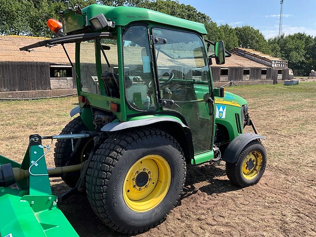 John deere 3520 e hydro smalspoor- en compacttractor - afbeelding 21 van  27