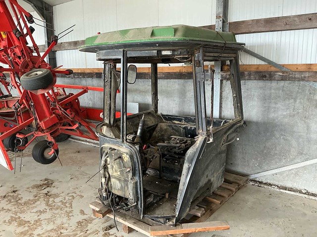 John deere 4650 cabine onderdelen - afbeelding 1 van  8