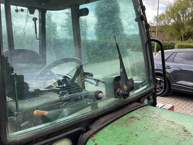 John deere 5515v smalspoor- en compacttractor - afbeelding 4 van  25