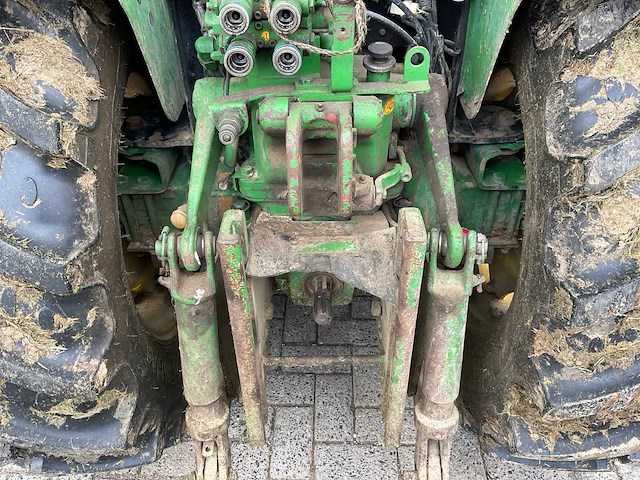 John deere 5515v smalspoor- en compacttractor - afbeelding 9 van  25