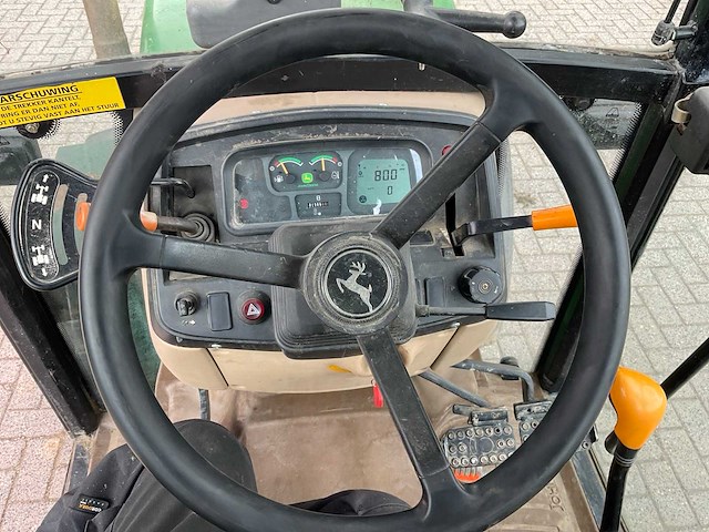 John deere 5515v smalspoor- en compacttractor - afbeelding 13 van  25