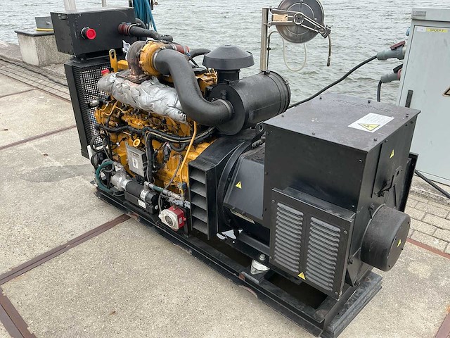 John deere 6068hfg82 6-cilinder scheepsmotor met stamford 165 kva alternator - afbeelding 17 van  23