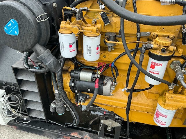 John deere 6068hfg82 6-cilinder scheepsmotor met stamford 165 kva alternator - afbeelding 11 van  23