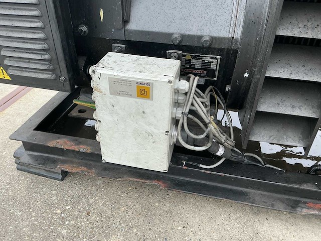 John deere 6068hfg82 6-cilinder scheepsmotor met stamford 165 kva alternator - afbeelding 13 van  23