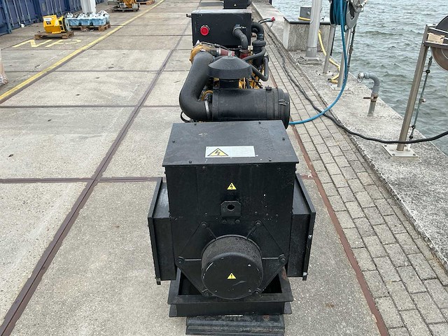 John deere 6068hfg82 6-cilinder scheepsmotor met stamford 165 kva alternator - afbeelding 4 van  23