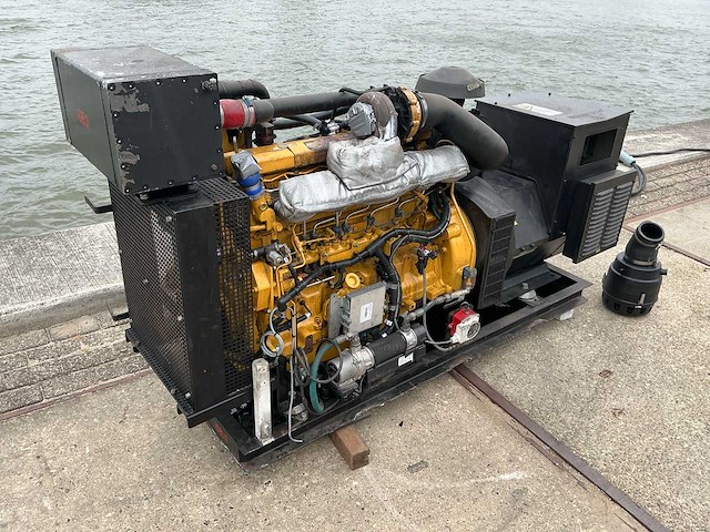 John deere 6068hfg82 6-cilinder scheepsmotor met stamford alternator - afbeelding 1 van  23