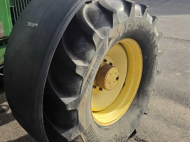 John deere 6810 powerquad 4wd landbouwtractor met fronthef en frontaftakas - afbeelding 8 van  13
