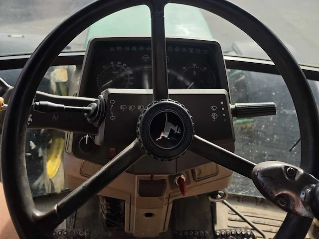 John deere 6810 powerquad 4wd landbouwtractor met fronthef en frontaftakas - afbeelding 4 van  13
