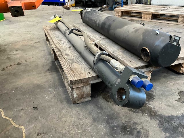 John deere 8,5 mtr schuifmast hydrauliek cilinder - afbeelding 4 van  10