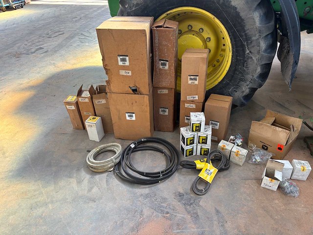John deere & agco onderdelenpakket (r-serie, 6030/7030, 77/7810, 40/50 series) - afbeelding 11 van  86