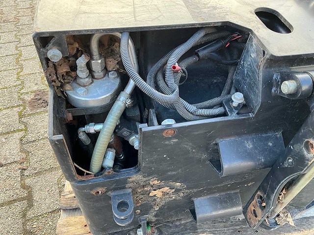 John deere e + g series harvester ureatank - afbeelding 3 van  5