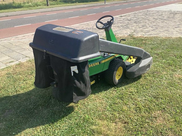 John deere f525 front zitmaaier en een goed maaidek - afbeelding 4 van  9